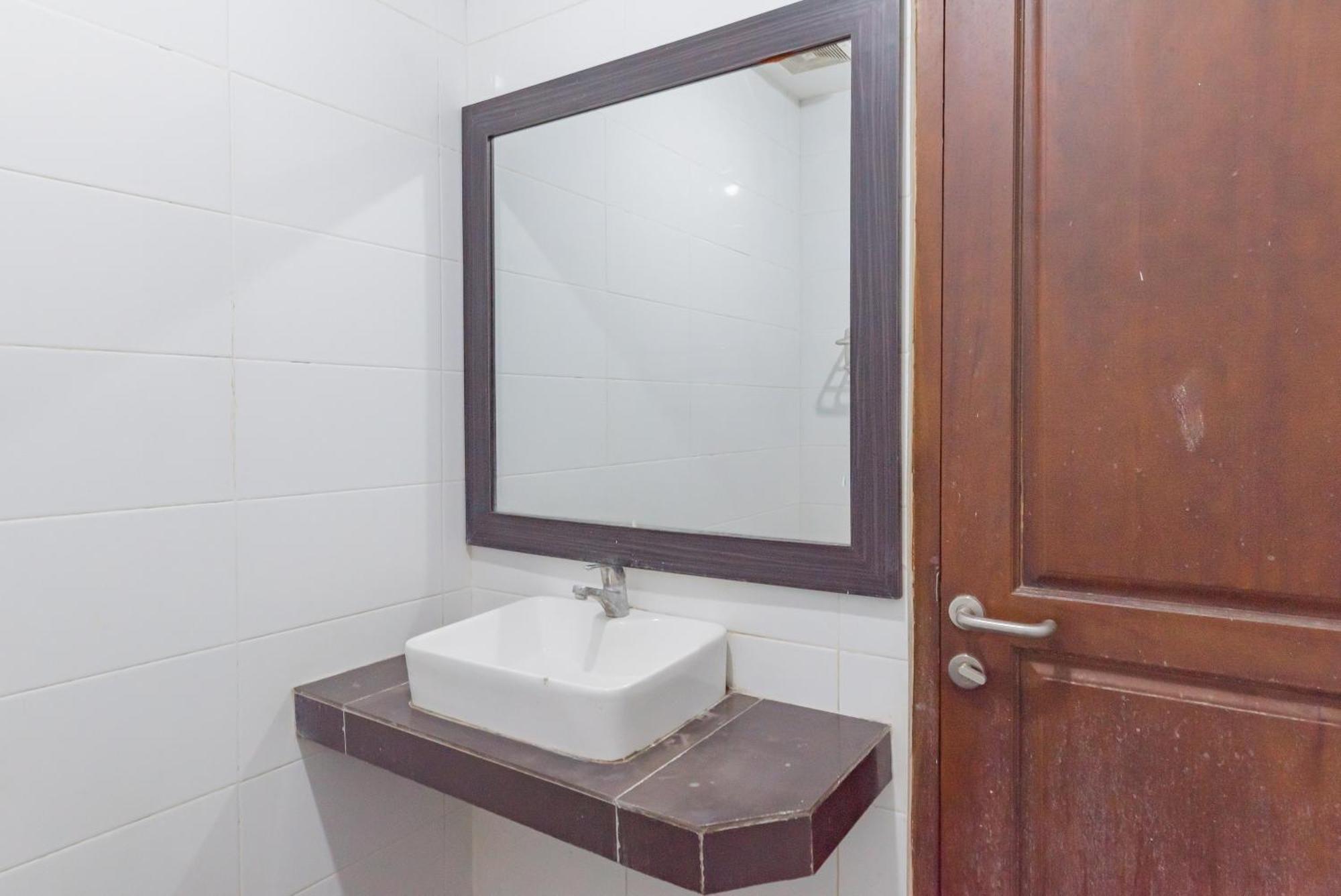 Reddoorz At La Mega Near Pasar Pagi Cirebon Hotel Luaran gambar