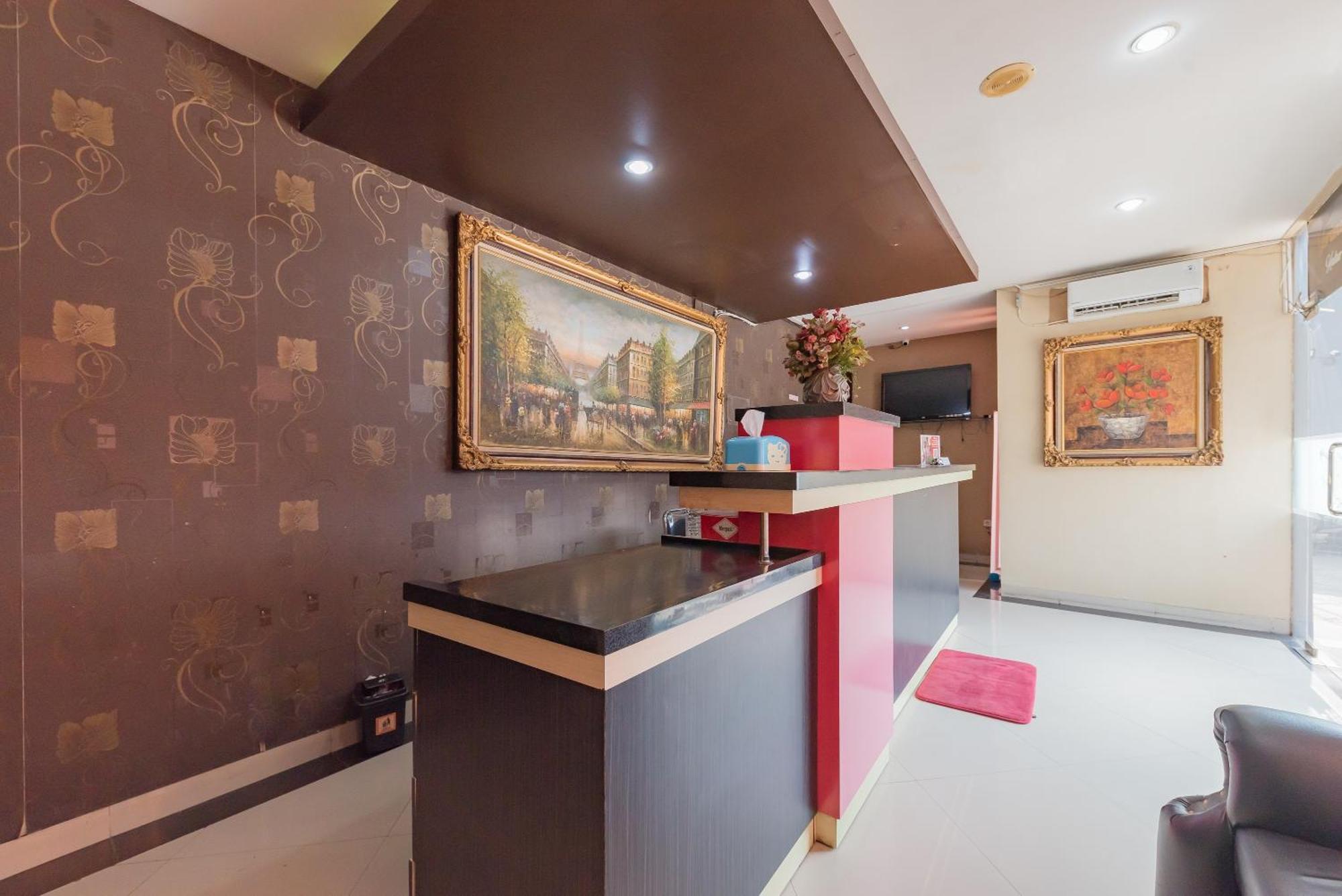 Reddoorz At La Mega Near Pasar Pagi Cirebon Hotel Luaran gambar