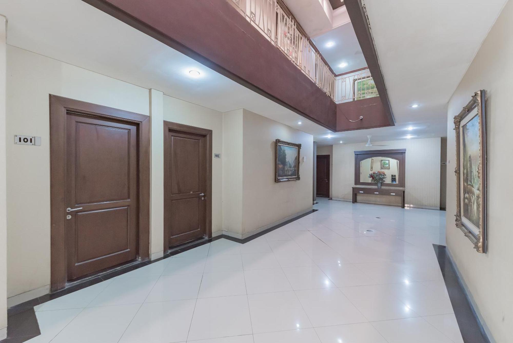 Reddoorz At La Mega Near Pasar Pagi Cirebon Hotel Luaran gambar