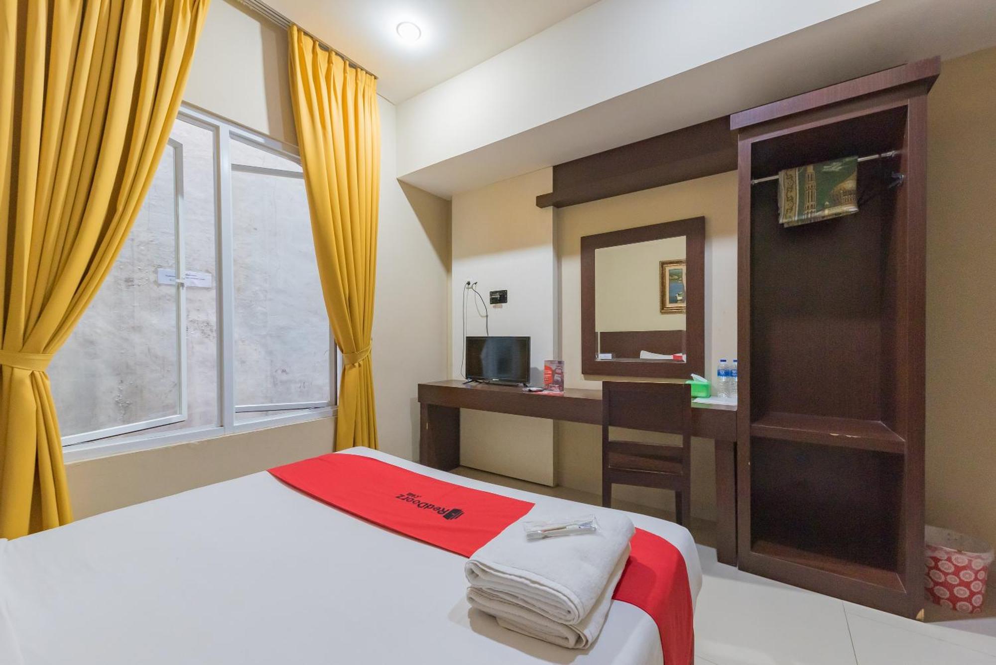 Reddoorz At La Mega Near Pasar Pagi Cirebon Hotel Luaran gambar