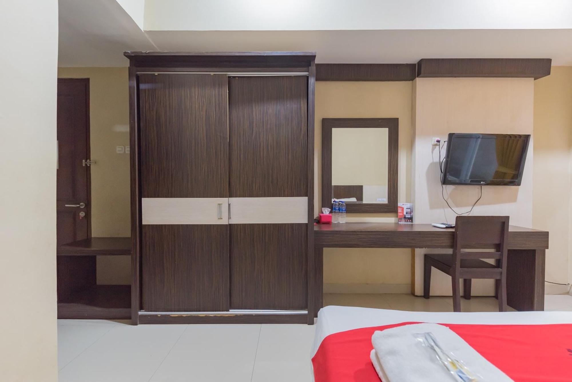 Reddoorz At La Mega Near Pasar Pagi Cirebon Hotel Luaran gambar