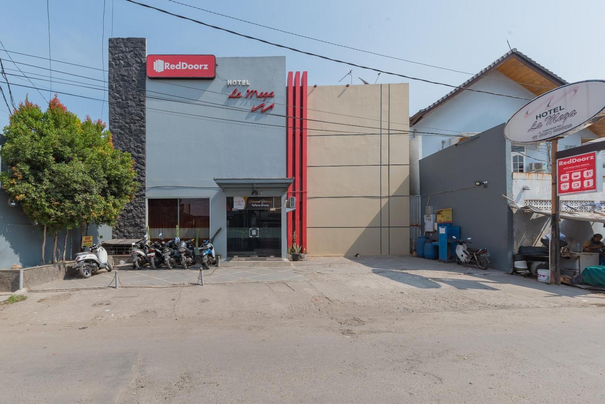 Reddoorz At La Mega Near Pasar Pagi Cirebon Hotel Luaran gambar